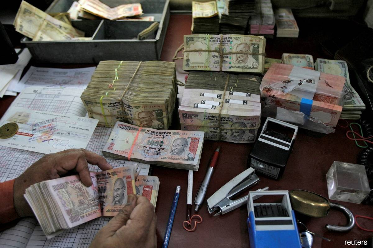 india-banking-liquidity-enters-deficit-for-first-time-in-nearly-five-months